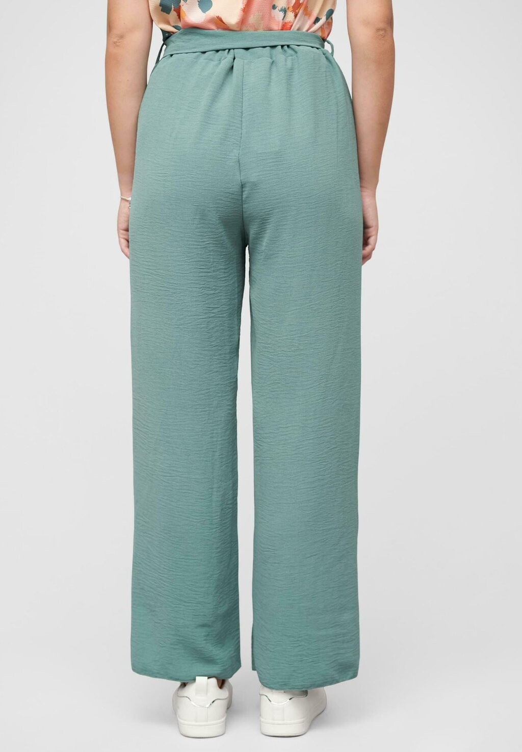 Брюки MIT SEITLICH SCHLITZEN UND BINDEGÜRTEL Cloud 5ive, зеленый
Брюки MIT SEITLICH SCHLITZEN UND BINDEGÜRTEL Cloud 5ive, зеленый