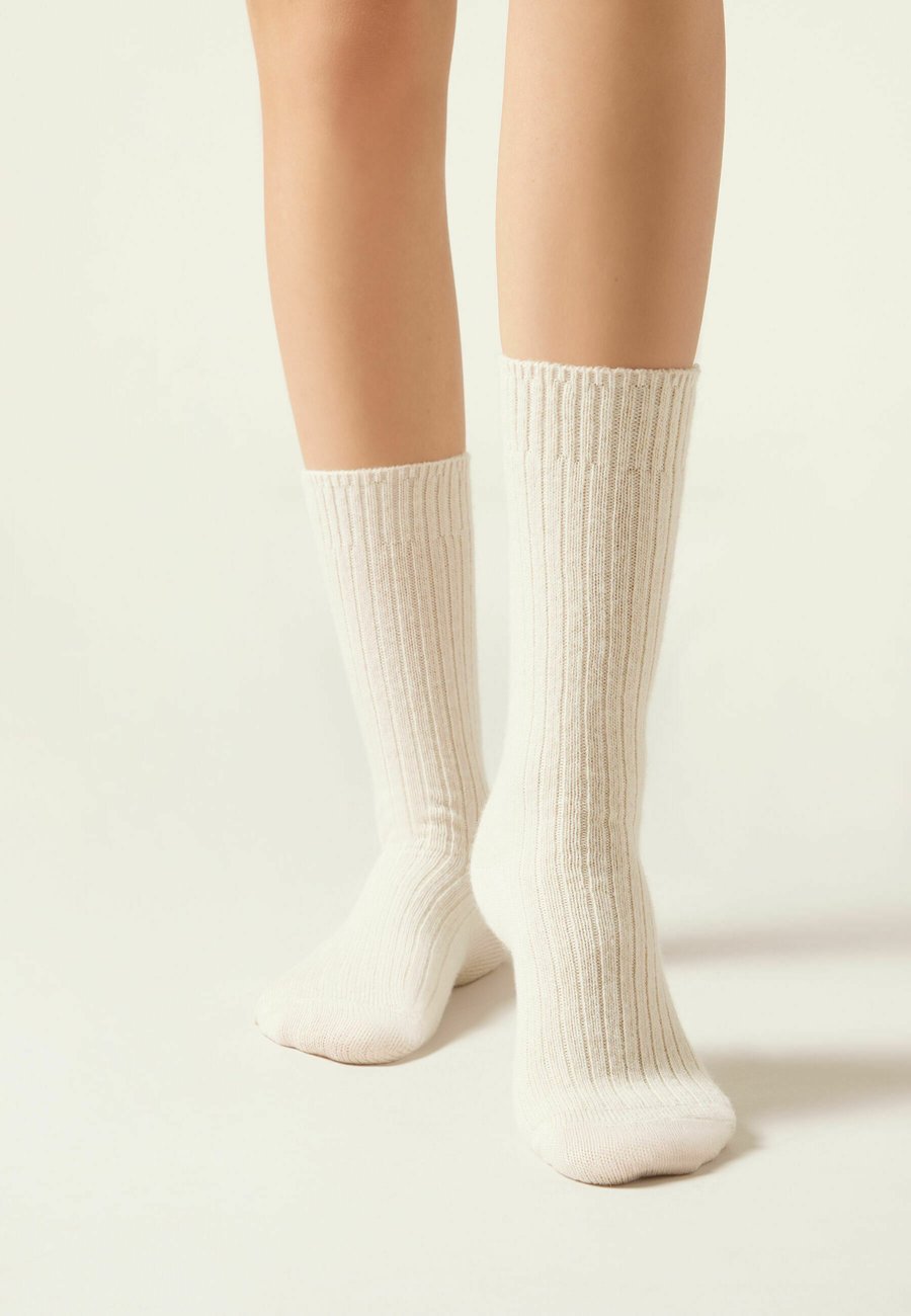 Носки Calzedonia KURZE , Weiß - 393D - Bianco Vintage/Off-White
Носки Calzedonia KURZE , Weiß - 393D - Bianco Vintage/Off-White