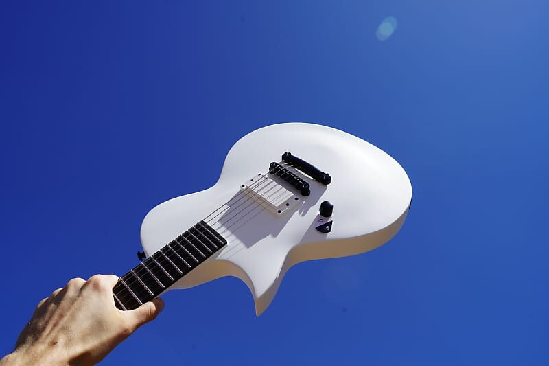 Электрогитара ESP LTD EC ARCTIC METAL Snow White Satin Left Handed 6-String Electric Guitar
Электрогитара ESP LTD EC ARCTIC METAL Snow White Satin Left Handed 6-String Electric Guitar