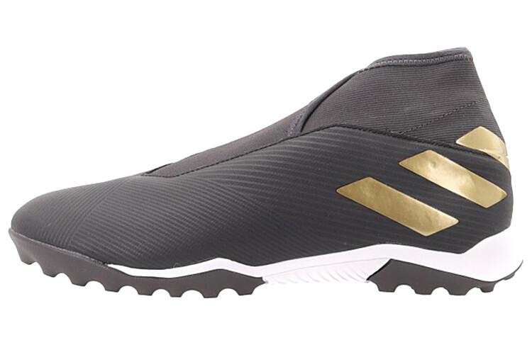 Футбольные бутсы мужские низкие черные/золотые Adidas
Футбольные бутсы мужские низкие черные/золотые Adidas