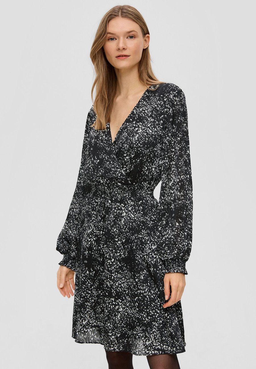 Платье s.Oliver BLACK LABEL WICKEL-OPTIK, Schwarz/Black
Платье s.Oliver BLACK LABEL WICKEL-OPTIK, Schwarz/Black