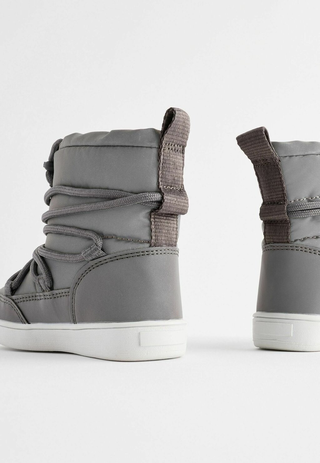 Ботинки QUILTED WATER RESISTANT REGULAR FIT Next, серый
Ботинки QUILTED WATER RESISTANT REGULAR FIT Next, серый