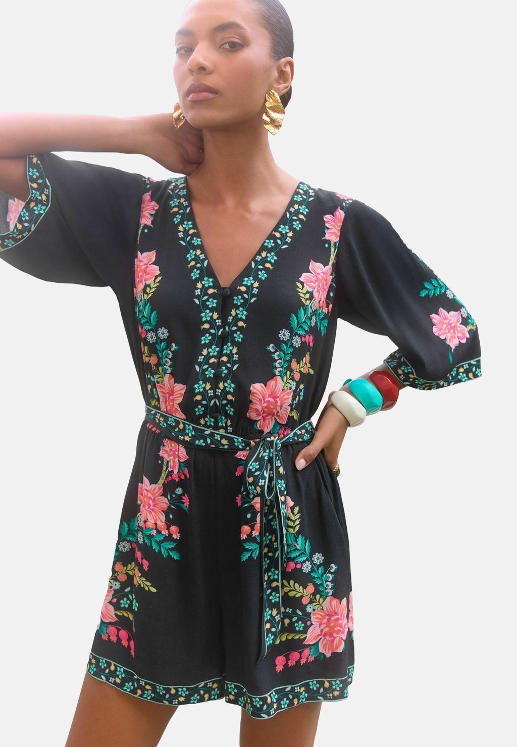 Комбинезон REGULAR FIT - I PRINTED KIMONO SLEEVE BELTED PLAYSUIT Love & Roses, черный
Комбинезон REGULAR FIT - I PRINTED KIMONO SLEEVE BELTED PLAYSUIT Love & Roses, черный