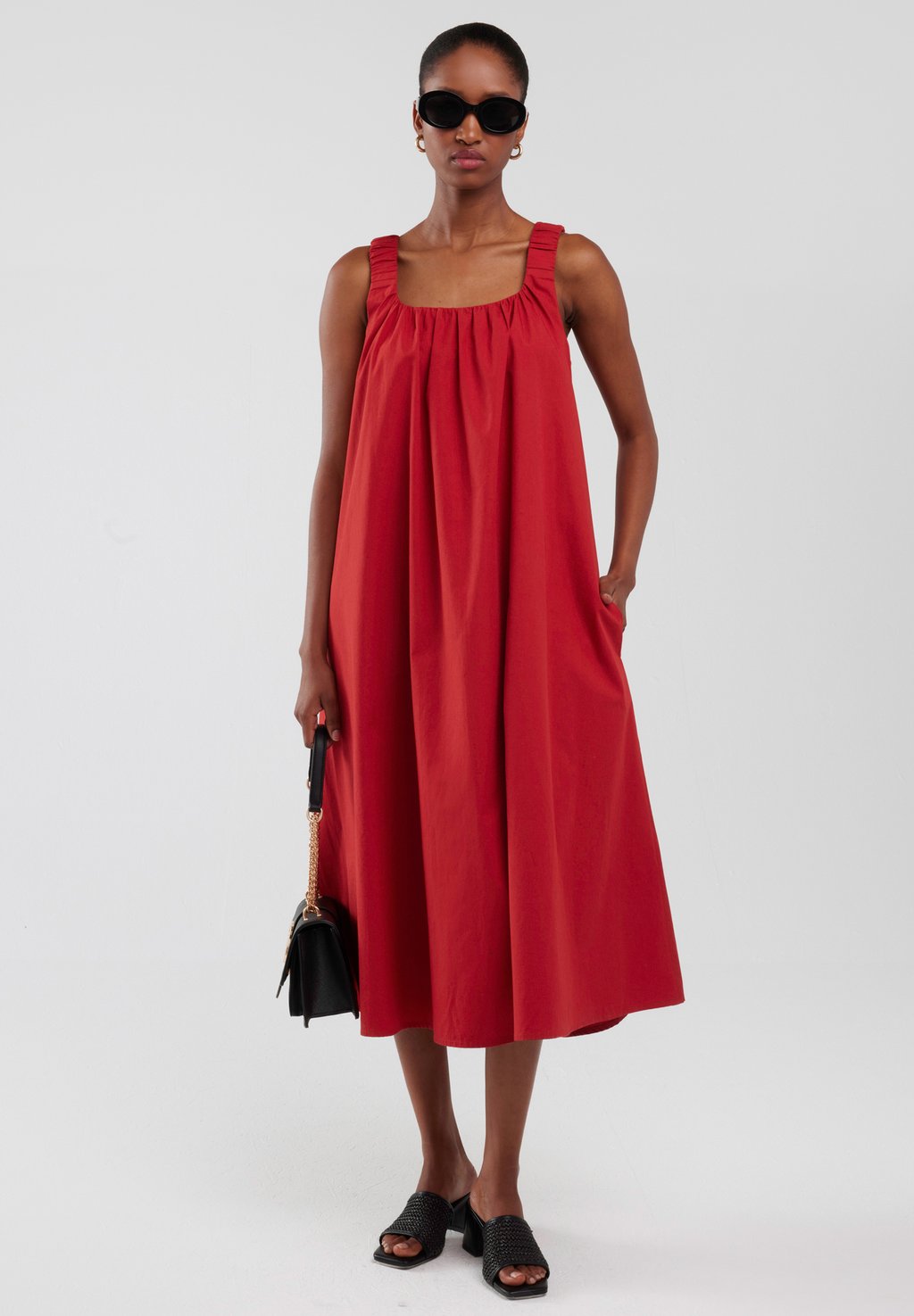 Повседневное платье RUENA Big Star, красный
Повседневное платье RUENA Big Star, красный