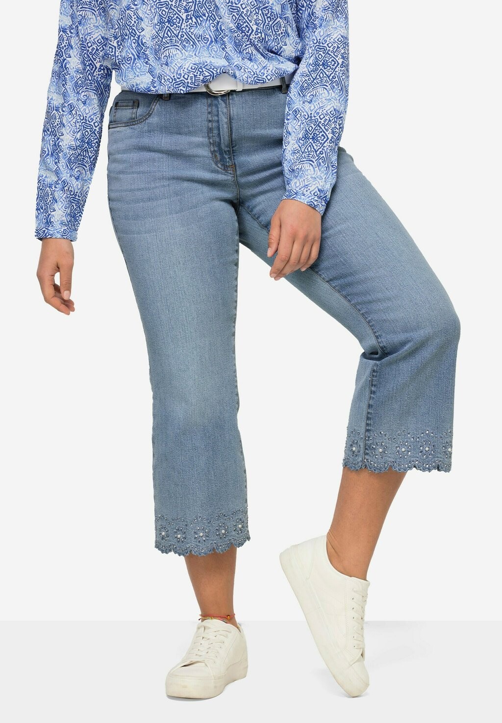 Джинсы Bootcut 7/8 FLARED FIT ZIERPERLEN AM SCHLAGSAUM, 5-POCKET Angel of Style, синий деним
Джинсы Bootcut 7/8 FLARED FIT ZIERPERLEN AM SCHLAGSAUM, 5-POCKET Angel of Style, синий деним