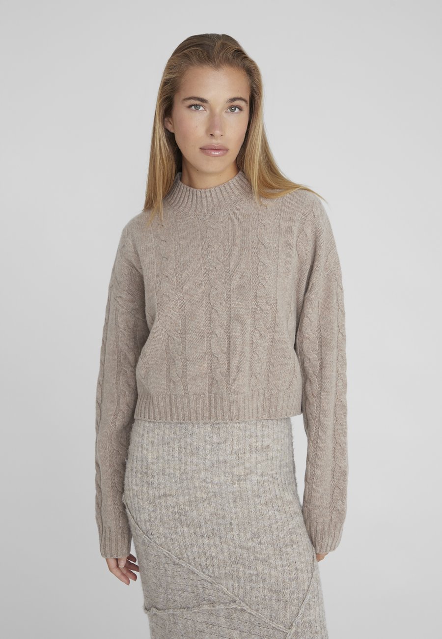 Джемпер Style Republic MERINO-KASCH-MIR Gemisch Kurzer Halbrollkragen, Camel Melange/Camel
Джемпер Style Republic MERINO-KASCH-MIR Gemisch Kurzer Halbrollkragen, Camel Melange/Camel