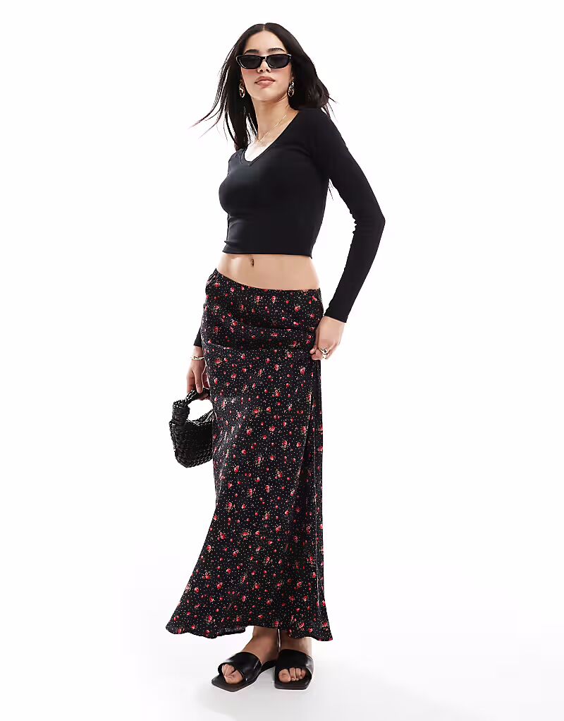 Юбка макси Miss Selfridge из пряжи косого кроя с черным принтом в виде сердечек
Юбка макси Miss Selfridge из пряжи косого кроя с черным принтом в виде сердечек