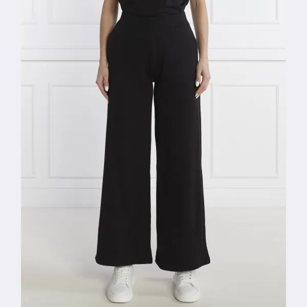 Спортивные брюки свободного кроя Calvin Klein, черный
Спортивные брюки свободного кроя Calvin Klein, черный