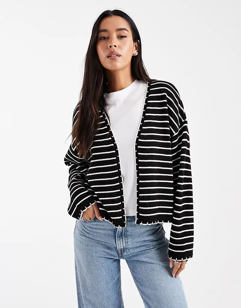 Одеяло с вышивкой «Мисс Селфридж» в черно-белую полоску
Одеяло с вышивкой «Мисс Селфридж» в черно-белую полоску