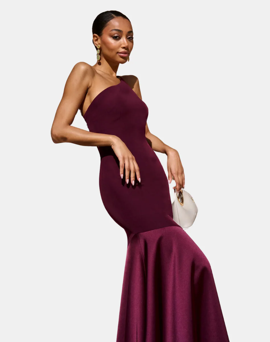 Длинное платье с асимметричным вырезом MIPHAI, гранатовый
Длинное платье с асимметричным вырезом MIPHAI, гранатовый