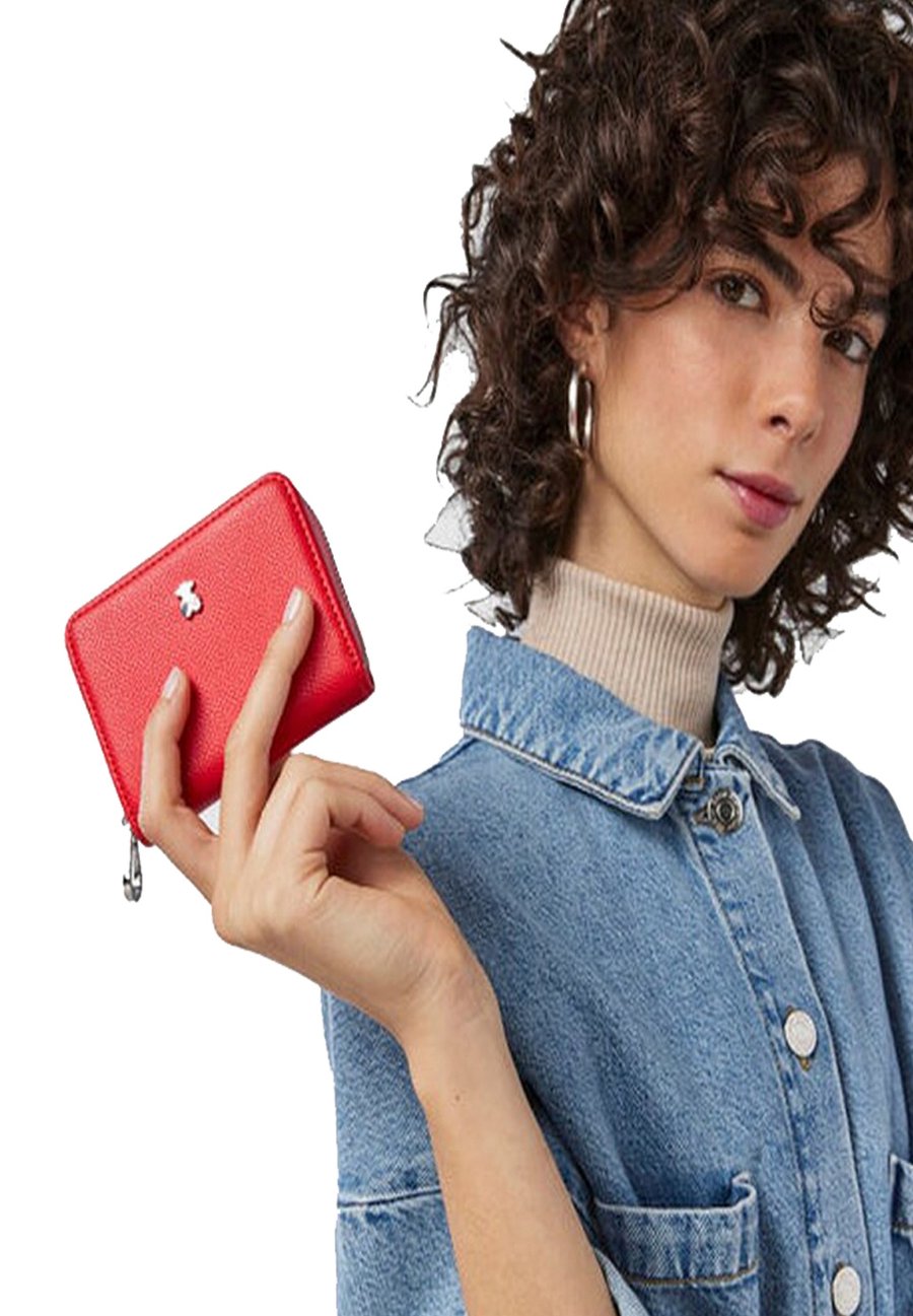 Кошелек Tous DUBAI , Rojo/Red
Кошелек Tous DUBAI , Rojo/Red