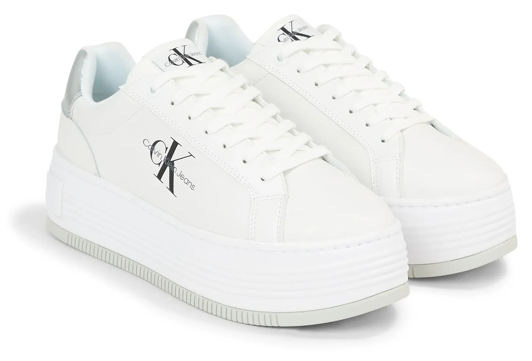 Кроссовки на платформе Calvin Klein Jeans "BOLD PLATF LOW LACE LTH ML MTL", с надписью логотипа сбоку, повседневная обувь, полуботинки, туфли на шнуровке, серебристый
Кроссовки на платформе Calvin Klein Jeans "BOLD PLATF LOW LACE LTH ML MTL", с надписью логотипа сбоку, повседневная обувь, полуботинки, туфли на шнуровке, серебристый
