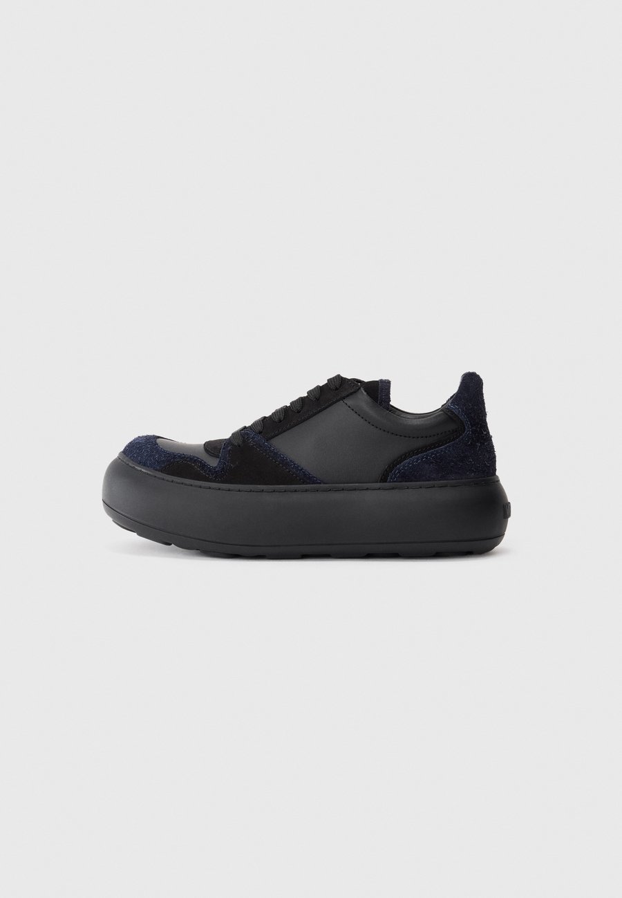 Кроссовки MOSCHINO Trainers, Nero/Blu/Black
Кроссовки MOSCHINO Trainers, Nero/Blu/Black