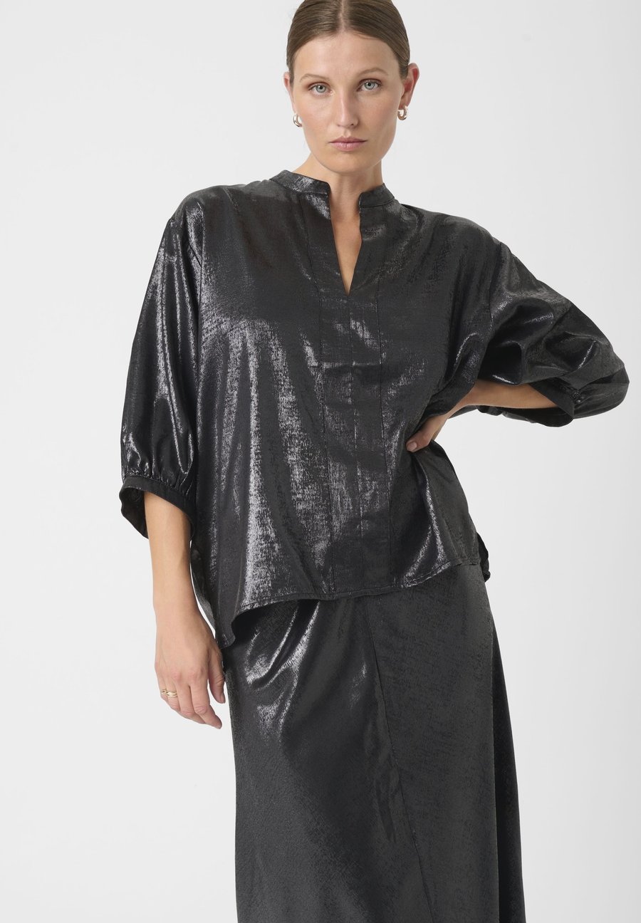Топ Soaked in Luxury SLMIRMIR AMILY BLOUSE 3/4, Black
Топ Soaked in Luxury SLMIRMIR AMILY BLOUSE 3/4, Black