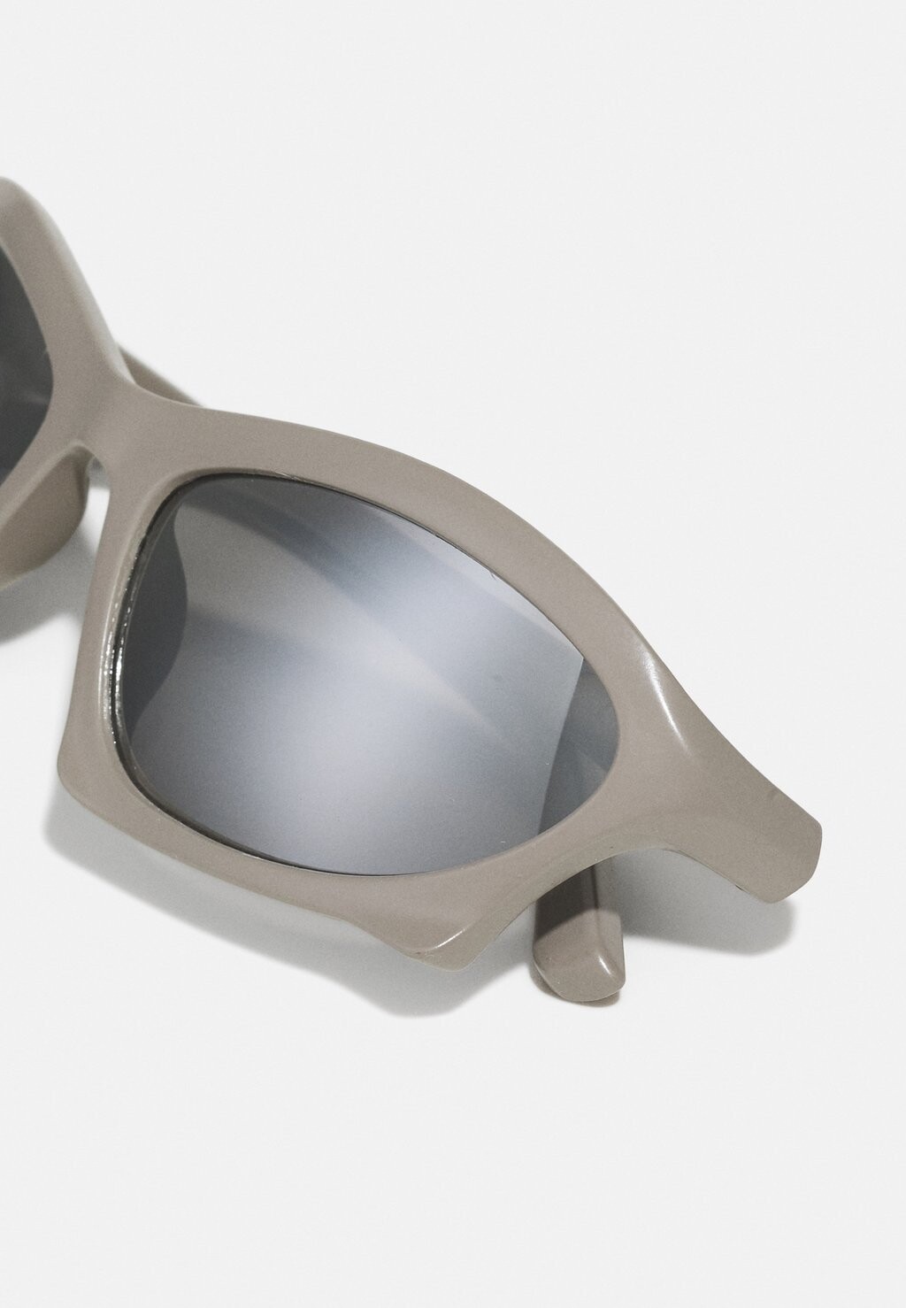 Солнцезащитные очки Onsmikey Unisex Only, средне-серые
Солнцезащитные очки Onsmikey Unisex Only, средне-серые