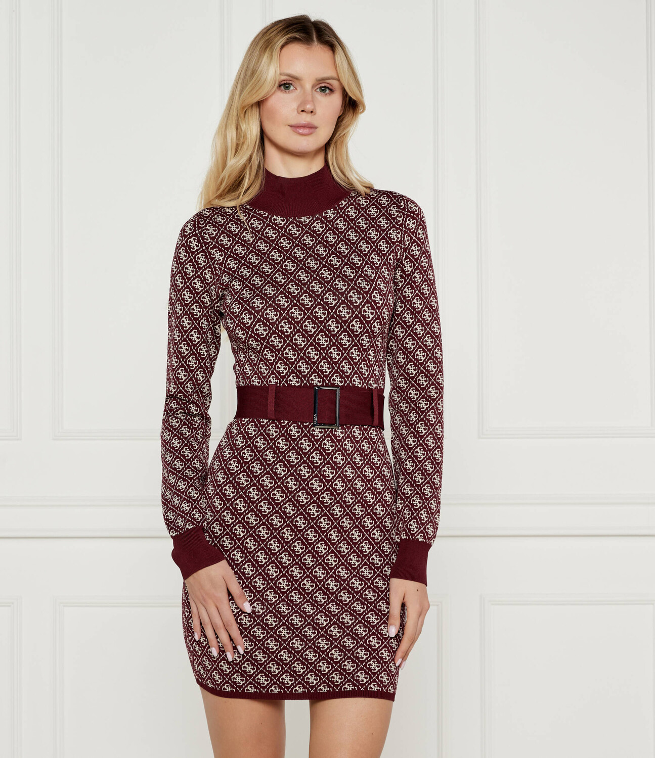 Платье GUESS, бордо
Платье GUESS, бордо