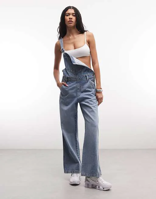 Голубой джинсовый комбинезон Monki Hilli
Голубой джинсовый комбинезон Monki Hilli