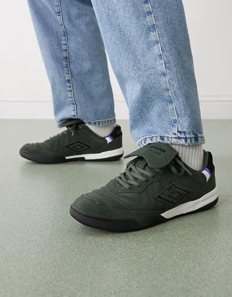 Зеленые замшевые кроссовки Umbro Speciali
Зеленые замшевые кроссовки Umbro Speciali