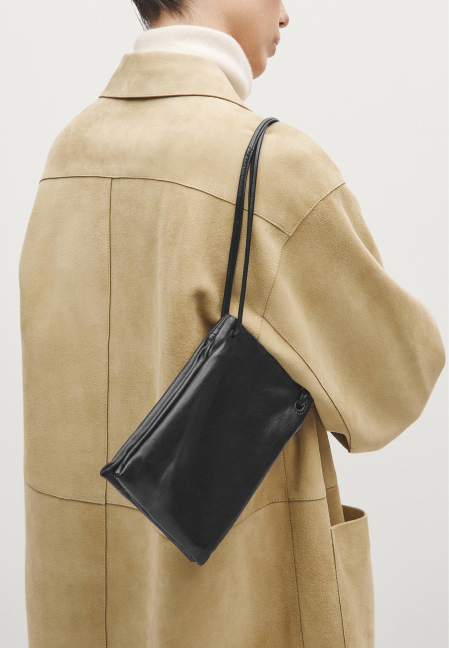 Сумка кросс-боди Massimo Dutti MINI, Black
Сумка кросс-боди Massimo Dutti MINI, Black