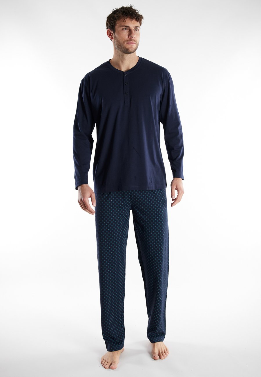 Пижамный комплект Götzburg SET, Blau Dunkel Allover/Dark Blue
Пижамный комплект Götzburg SET, Blau Dunkel Allover/Dark Blue