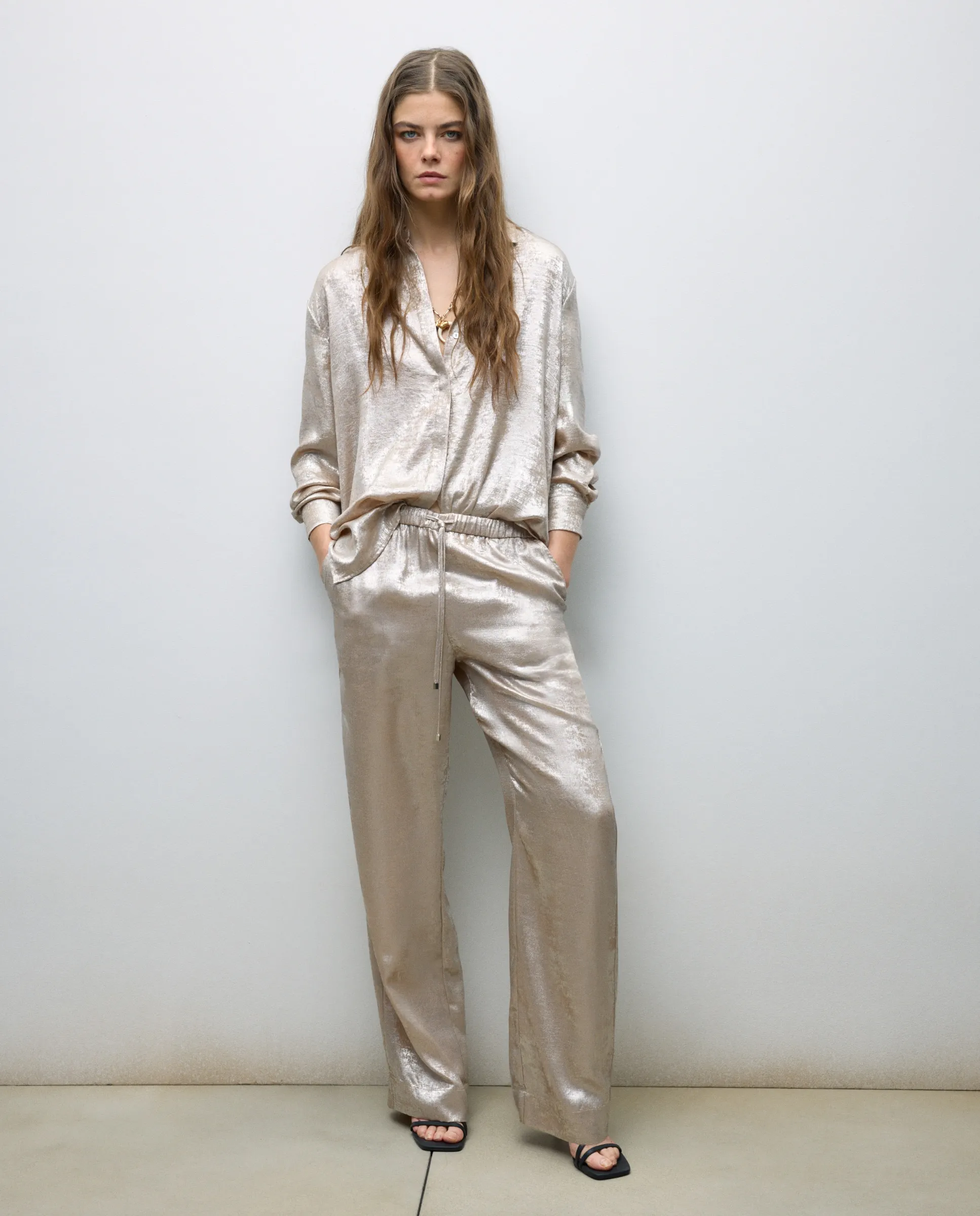 Женские широкие брюки со шнуровкой на талии Tintoretto, золотой
Женские широкие брюки со шнуровкой на талии Tintoretto, золотой