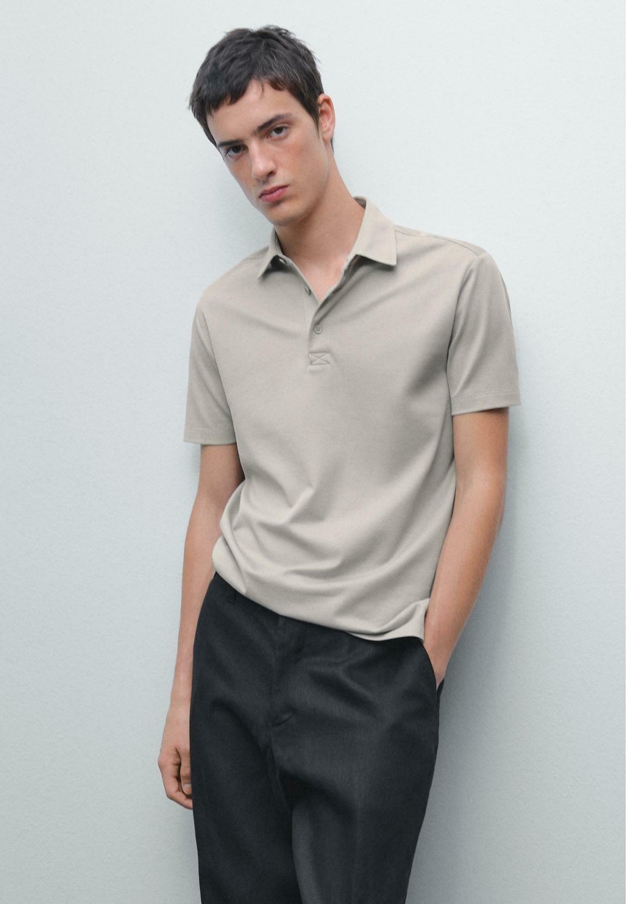 Поло Massimo Dutti TEXTURED SHORT SLEEVE POLO NECK, Grey
Поло Massimo Dutti TEXTURED SHORT SLEEVE POLO NECK, Grey