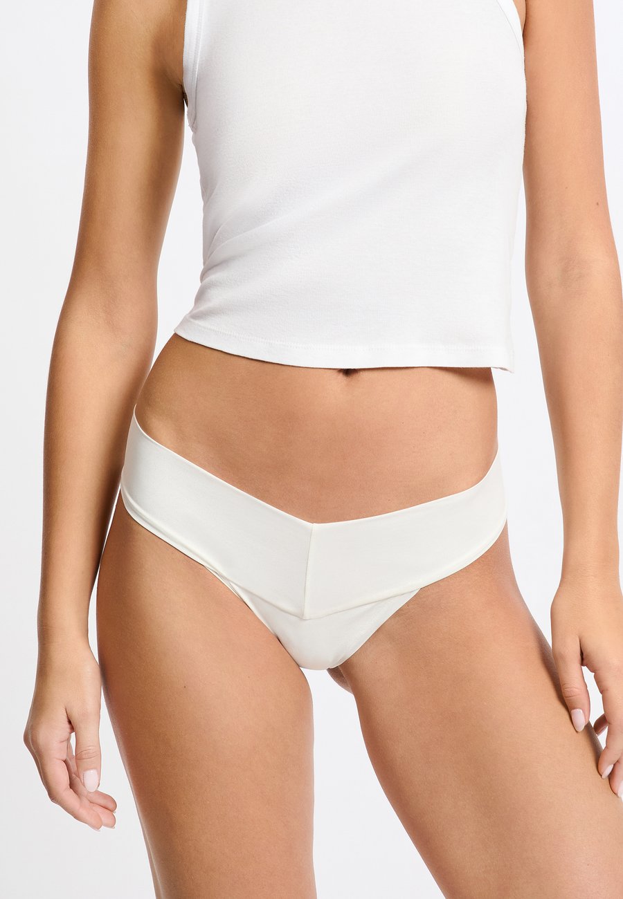 Трусы Etam Thong, Off-White
Трусы Etam Thong, Off-White
