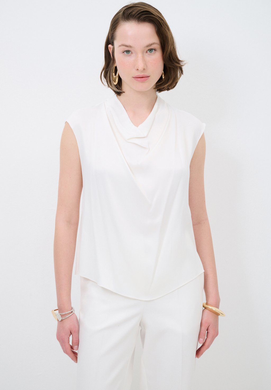 Блуза SLEVELESS adL, молочный
Блуза SLEVELESS adL, молочный