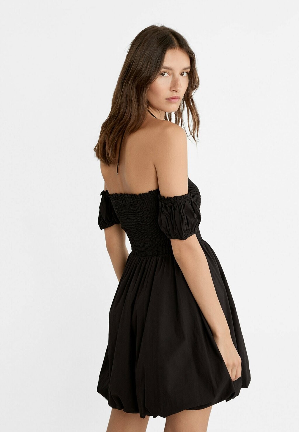Дневное платье OFF-THE-SHOULDER BALLOON Stradivarius, черный
Дневное платье OFF-THE-SHOULDER BALLOON Stradivarius, черный