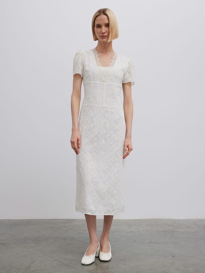 Платье до колена BGN, белый 
Платье до колена BGN, белый