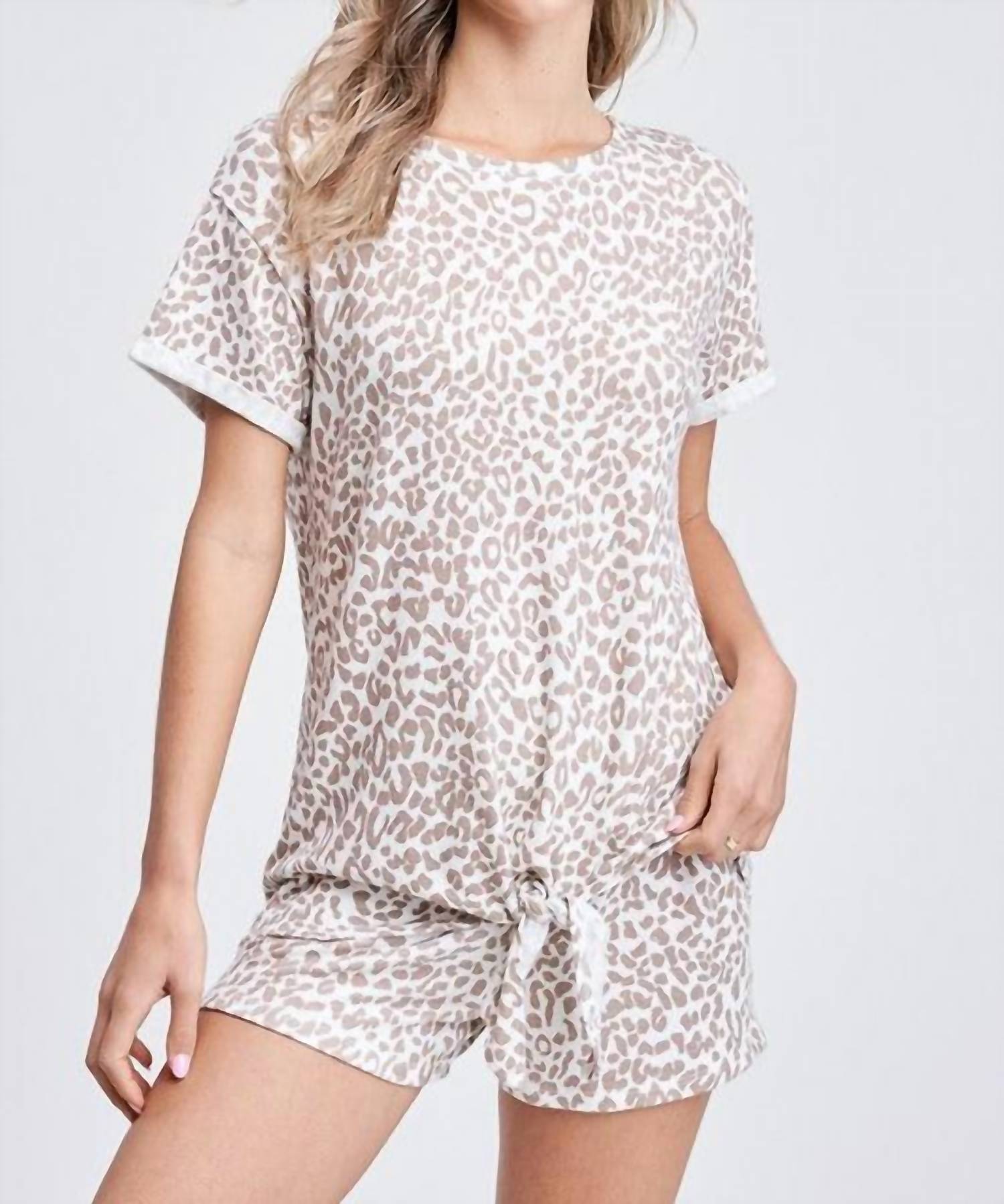 Леопардовый комплект домашней одежды с короткими рукавами в кремовом цвете Phil Love 
Леопардовый комплект домашней одежды с короткими рукавами в кремовом цвете Phil Love