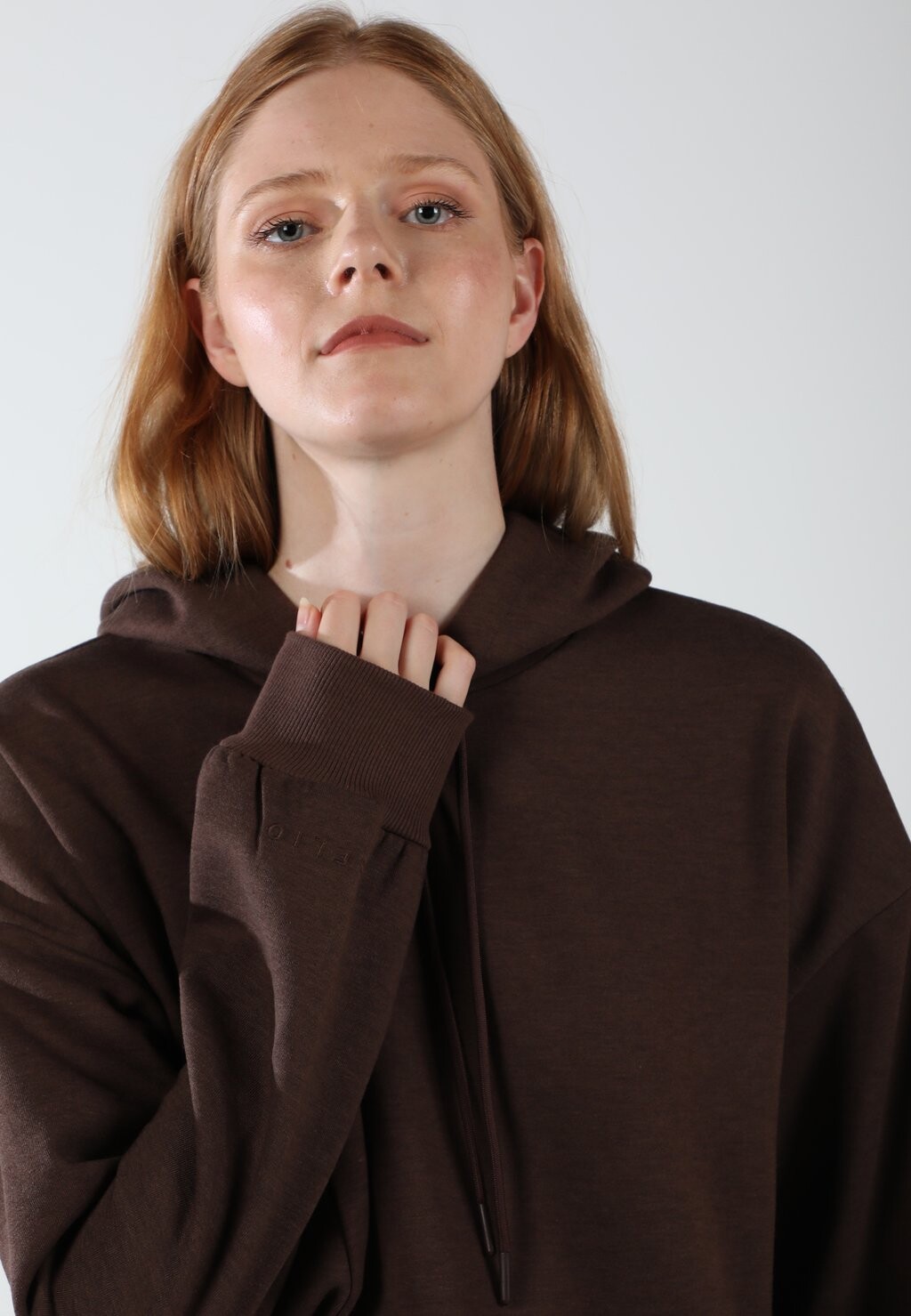 Толстовка с капюшоном OVERSIZED UNISEX LOOSE FIT ELEVATE EOSELIO, темно-коричневый
Толстовка с капюшоном OVERSIZED UNISEX LOOSE FIT ELEVATE EOSELIO, темно-коричневый
