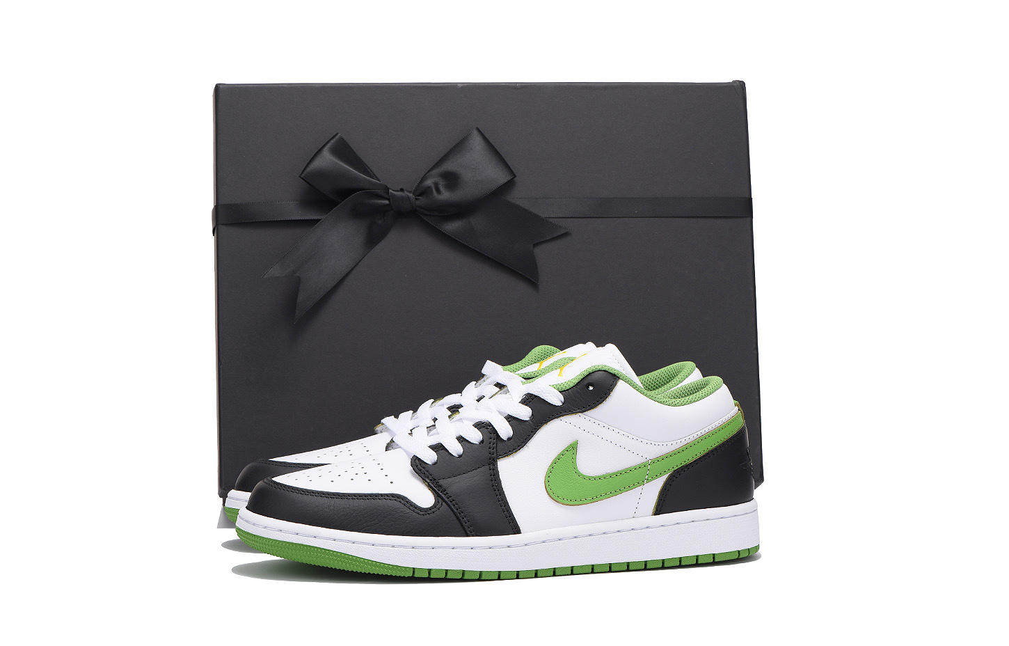 Jordan Кроссовки Air 1 Coverage с низким верхом, устойчивые к истиранию и скольжению, для скейтбординга, мужские, белые, зеленые
Jordan Кроссовки Air 1 Coverage с низким верхом, устойчивые к истиранию и скольжению, для скейтбординга, мужские, белые, зеленые