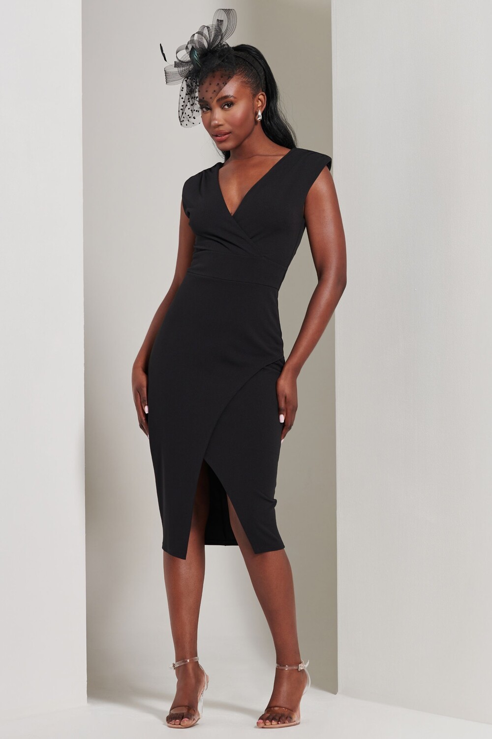 Платье футляр Yseult с V образным вырезом и разрезом Jolie Moi, черный
Платье футляр Yseult с V образным вырезом и разрезом Jolie Moi, черный