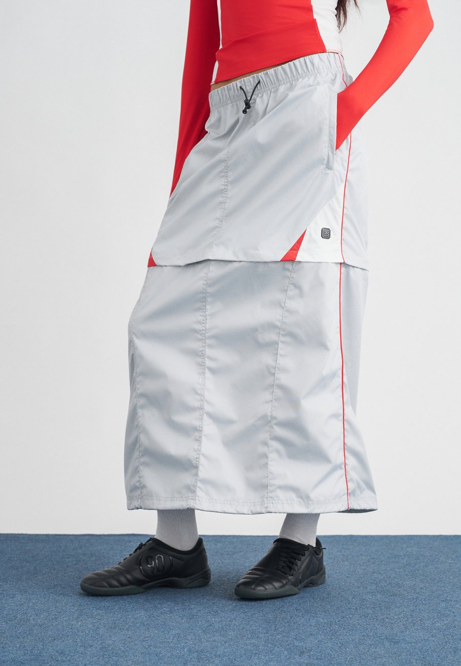 Юбка Nike Sportswear ZIP OFF SKIRT SHOX, Grey Fog/Grey
Юбка Nike Sportswear ZIP OFF SKIRT SHOX, Grey Fog/Grey