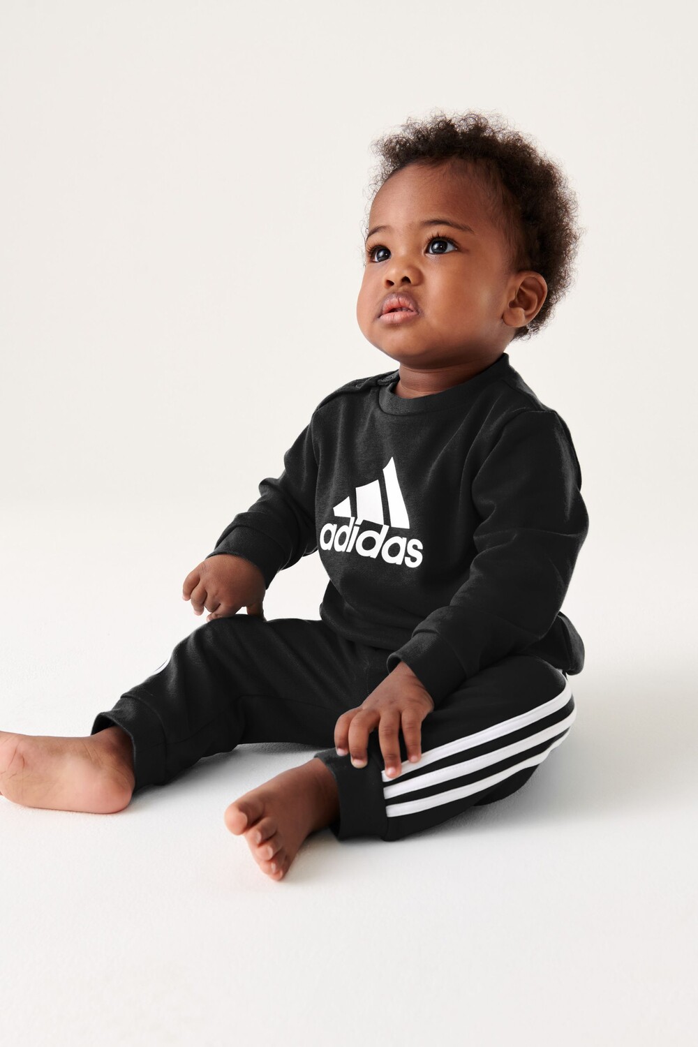 Спортивный костюм adidas Badge of Sports French Terry Essential adidas, черный
Спортивный костюм adidas Badge of Sports French Terry Essential adidas, черный