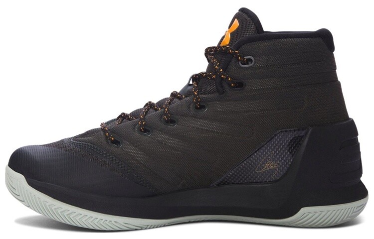 Кроссовки Under Armour UA Curry 3 Flight Jacket
Кроссовки Under Armour UA Curry 3 Flight Jacket