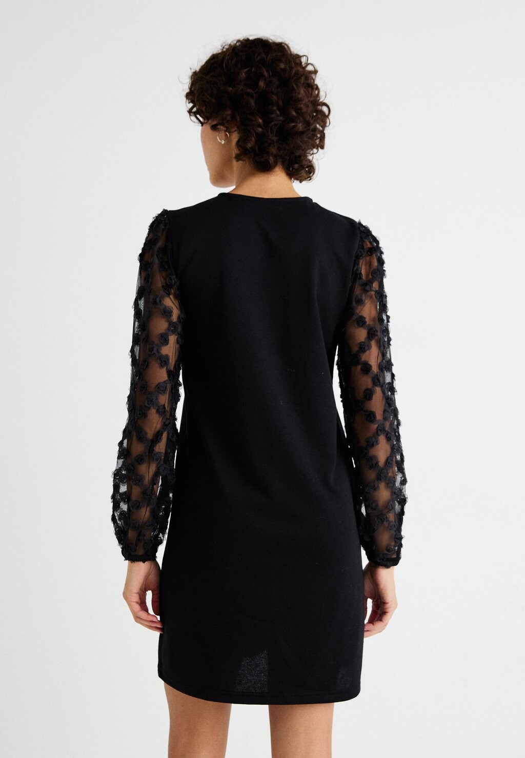 Повседневное платье VMKAJA DRESS Vero Moda, черный
Повседневное платье VMKAJA DRESS Vero Moda, черный