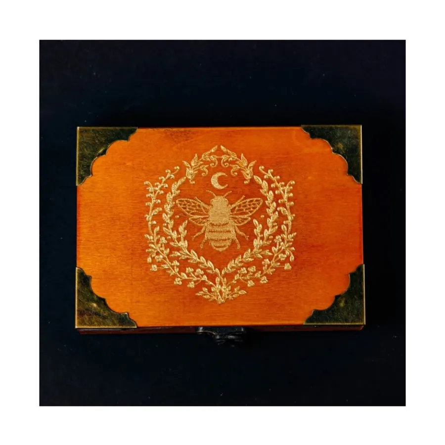 Деревянная коробка для игральных костей в стиле ретро - пчела, Dice Boxes & Trays (Crystal Maggie)
Деревянная коробка для игральных костей в стиле ретро - пчела, Dice Boxes & Trays (Crystal Maggie)