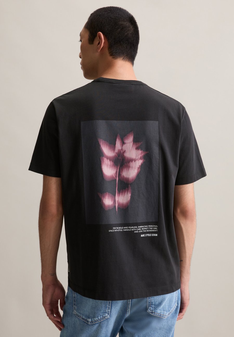 Футболка Marc O'Polo DENIM GRAPHIC, Black
Футболка Marc O'Polo DENIM GRAPHIC, Black