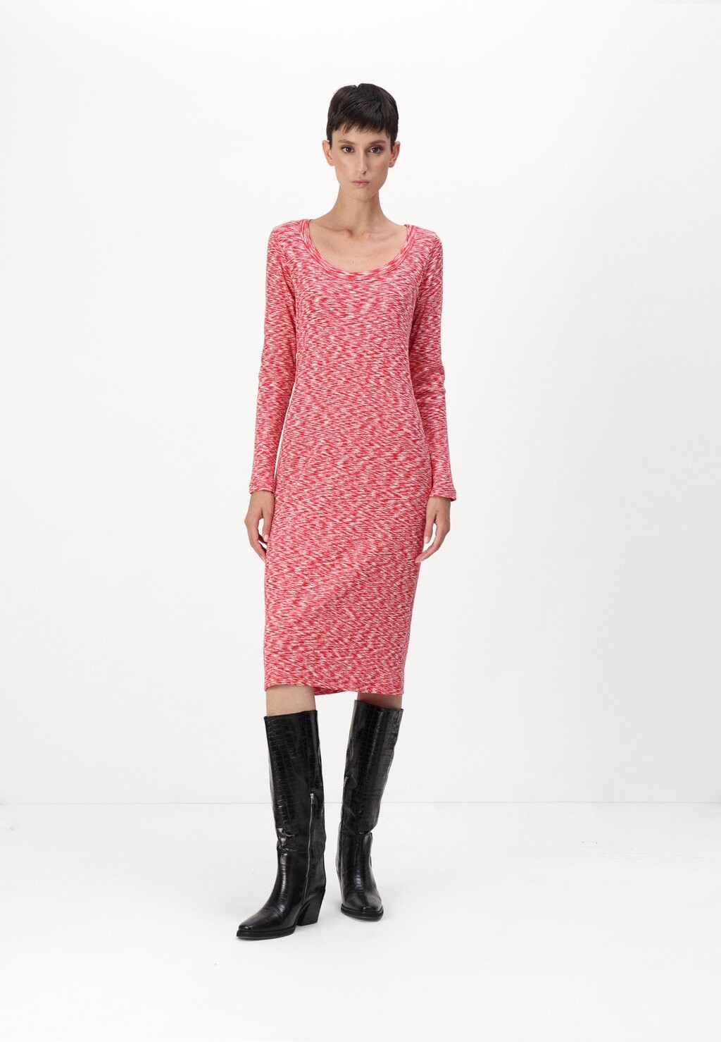 Платье-футляр SPACE BUBI DRESS Mads Nørgaard, красный
Платье-футляр SPACE BUBI DRESS Mads Nørgaard, красный