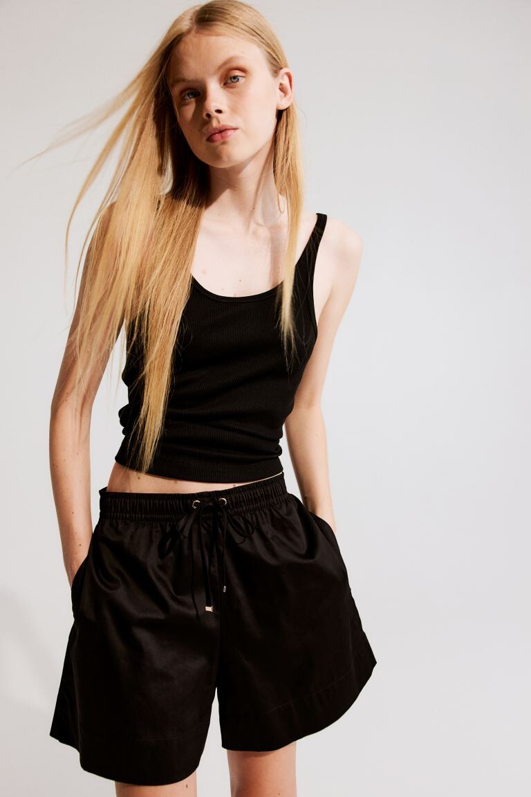 Хлопковые шорты без застежки H&M, черный
Хлопковые шорты без застежки H&M, черный