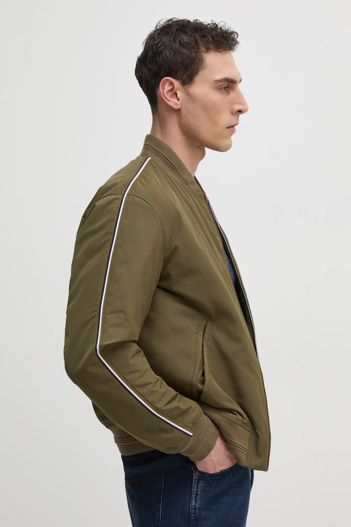 Куртка-бомбер Boss, зеленый
Куртка-бомбер Boss, зеленый