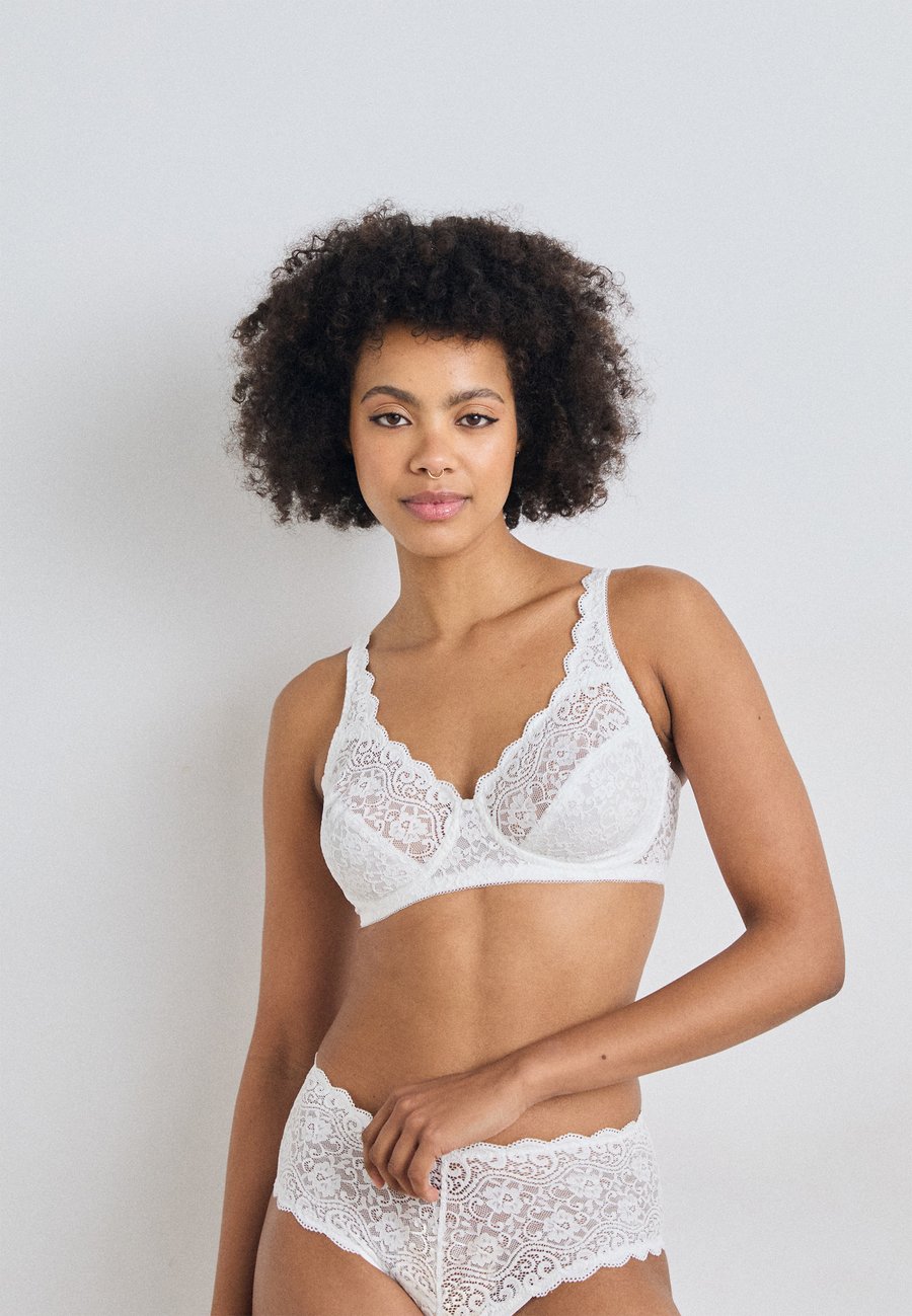Бюстгальтер Triumph AMOURETTE, White
Бюстгальтер Triumph AMOURETTE, White