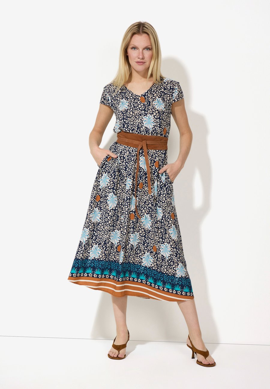 Платье More & More Day dress, Ornamental Palmtree Print With Bordure/Multi-Coloured
Платье More & More Day dress, Ornamental Palmtree Print With Bordure/Multi-Coloured