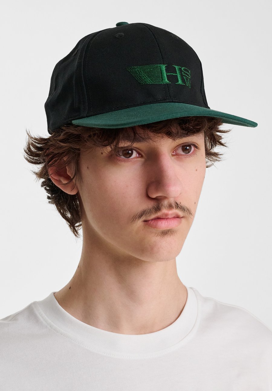 Бейсболка Hummel MLSNAP GAME, Black
Бейсболка Hummel MLSNAP GAME, Black