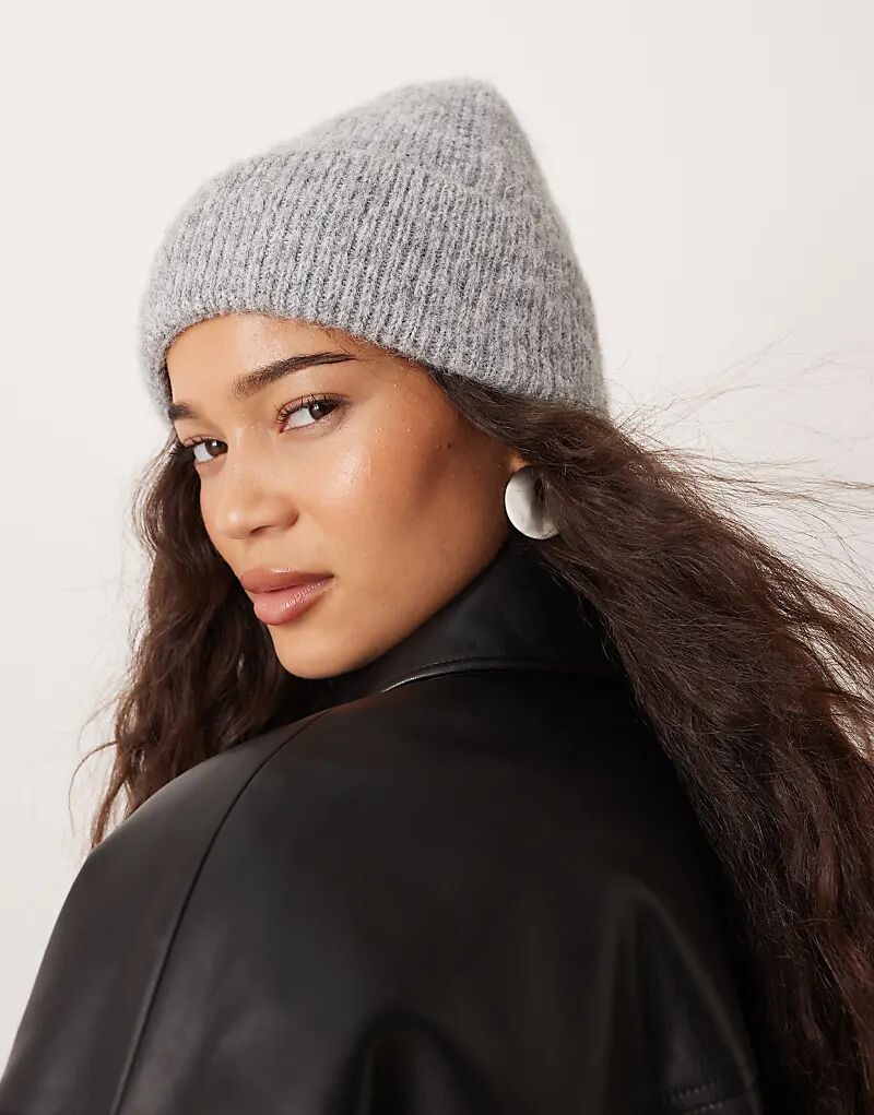 Шапочка-бини Mango светло-серого цвета
Шапочка-бини Mango светло-серого цвета