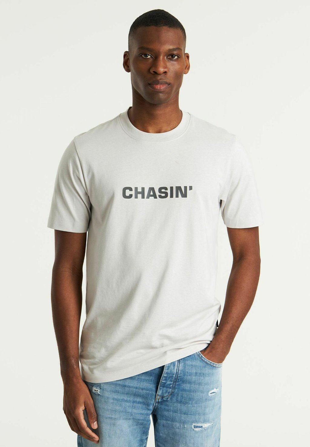 Футболка с принтом TEE CHASIN', светло-серый
Футболка с принтом TEE CHASIN', светло-серый