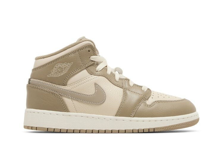 Кроссовки Air Jordan Retro 1 Mid GS, коричневый
Кроссовки Air Jordan Retro 1 Mid GS, коричневый