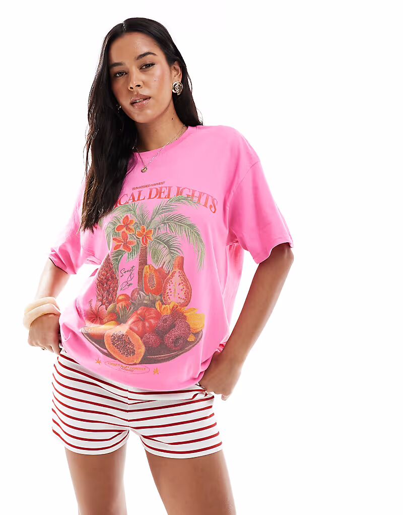Футболка Miss Selfridge с принтом «Летние тропические радости» розового цвета
Футболка Miss Selfridge с принтом «Летние тропические радости» розового цвета